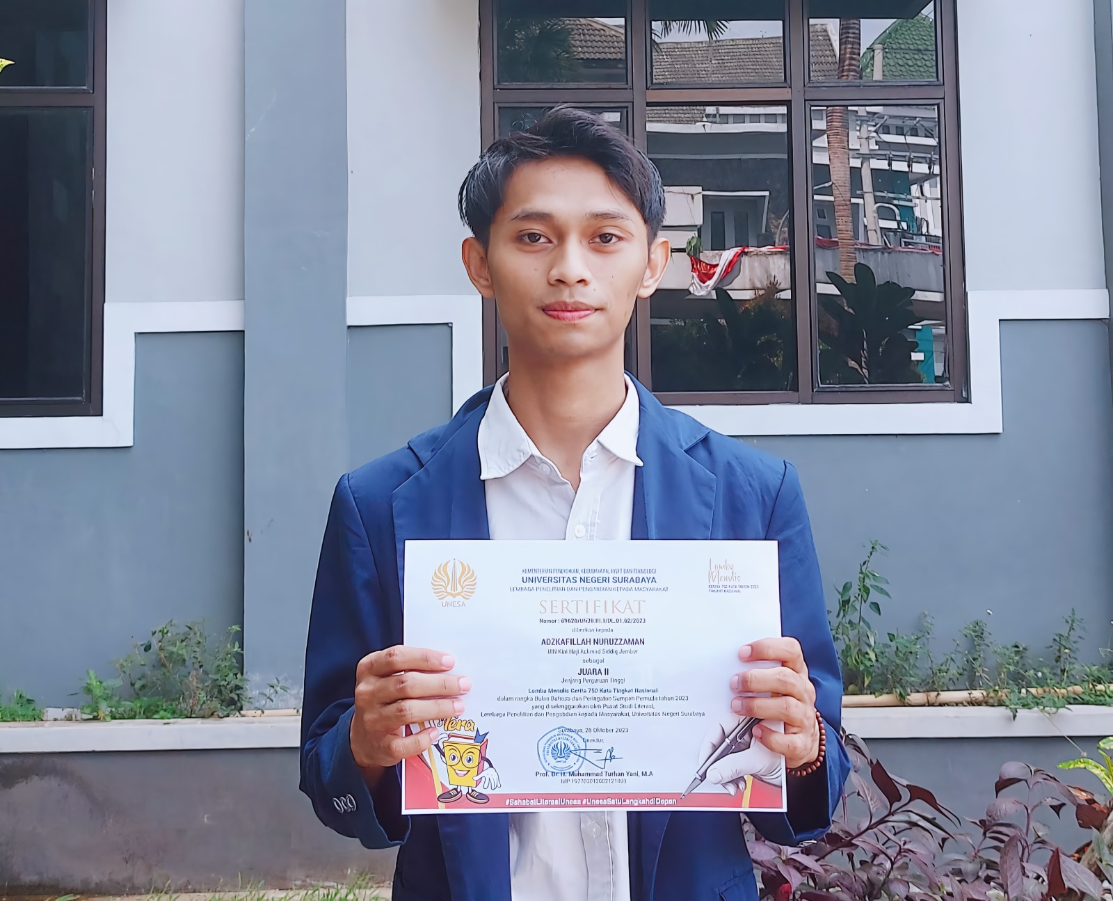 MAHASISWA TADRIS BIOLOGI UIN KHAS JEMBER RAIH JUARA 2 LOMBA MENULIS 750 KATA TINGKAT NASIONAL 2023